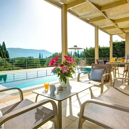 Sleeps 4 Pool Air Con Wifi *