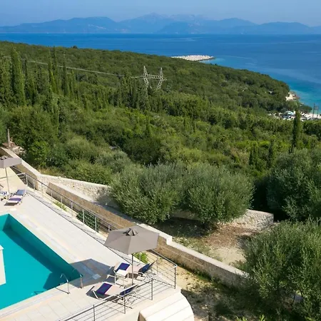 Sleeps 4 Pool Air Con Wifi Willa