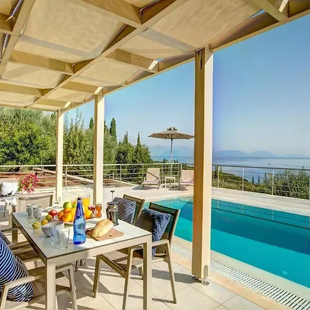 Sleeps 4 Pool Air Con Wifi