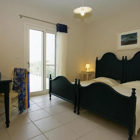 Sleeps 4 Pool Air Con Wifi Willa *