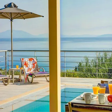 Sleeps 4 Pool Air Con Wifi *